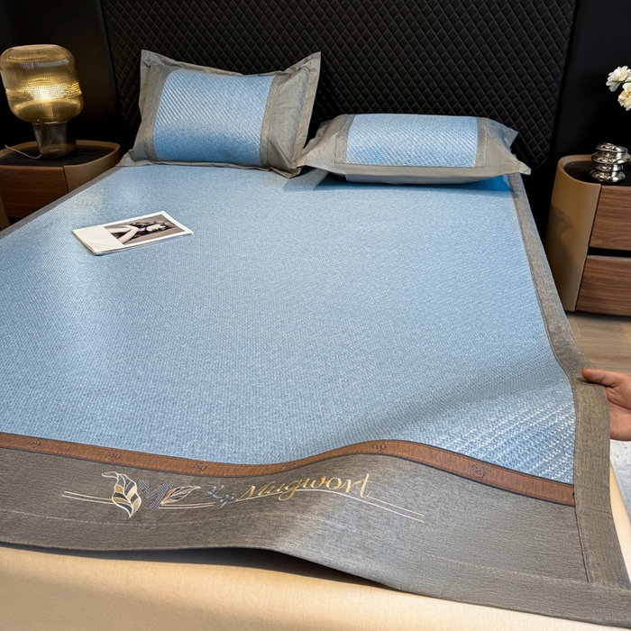 91家纺网 家纺一手货源 找家纺 鑫琪莱家纺 2026新款PE草本凉感藤席子凉席 艾草蓝-床席款