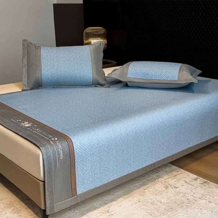 91家纺网 家纺一手货源 找家纺 鑫琪莱家纺 2026新款PE草本凉感藤席子凉席 山茶花蓝-床席款