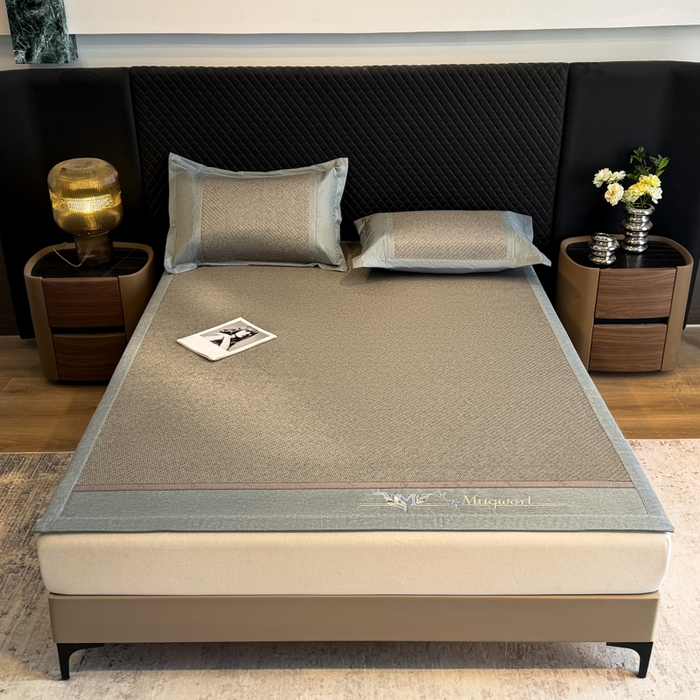 91家纺网 家纺一手货源 找家纺 鑫琪莱家纺 2026新款PE草本凉感藤席子凉席 艾草灰-床席款