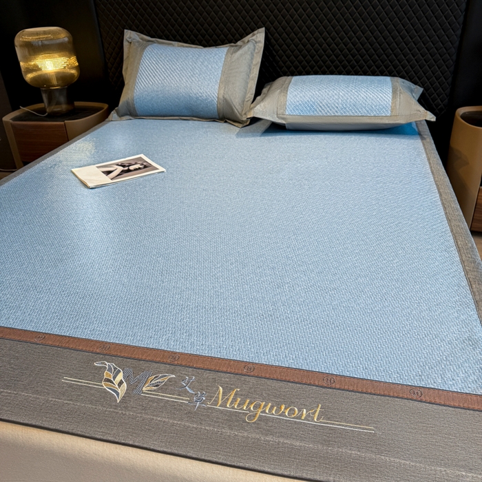 91家纺网 家纺一手货源 找家纺 鑫琪莱家纺 2026新款PE草本凉感藤席子凉席 艾草蓝-床席款