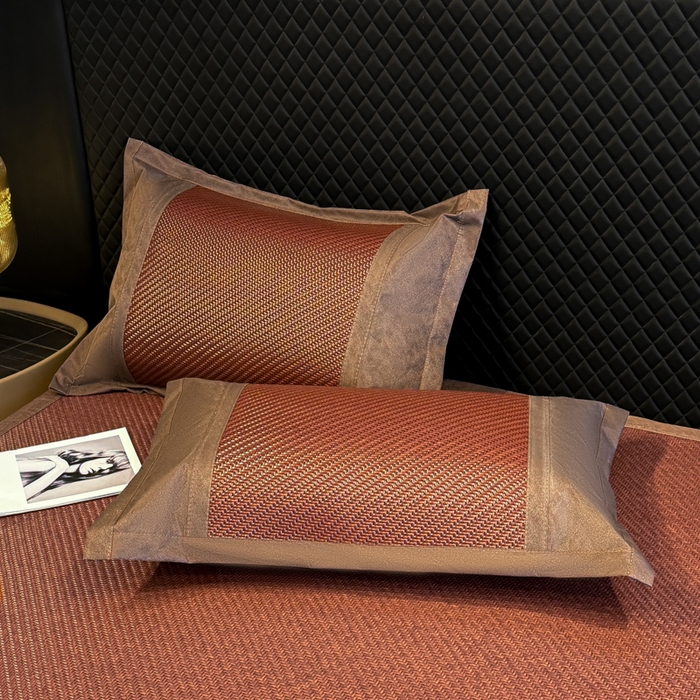 91家纺网 家纺一手货源 找家纺 鑫琪莱家纺 2026新款PE草本凉感藤席子凉席 艾草咖-床笠款