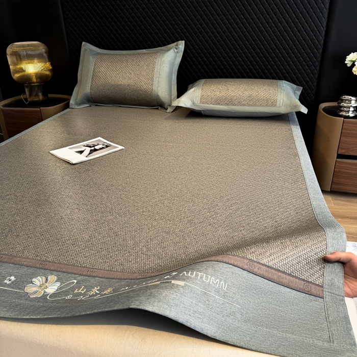 91家纺网 家纺一手货源 找家纺 鑫琪莱家纺 2026新款PE草本凉感藤席子凉席 山茶花灰-床席款