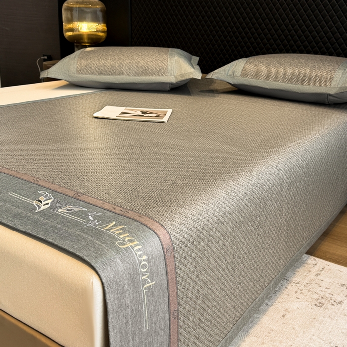 91家纺网 家纺一手货源 找家纺 鑫琪莱家纺 2026新款PE草本凉感藤席子凉席 艾草灰-床席款