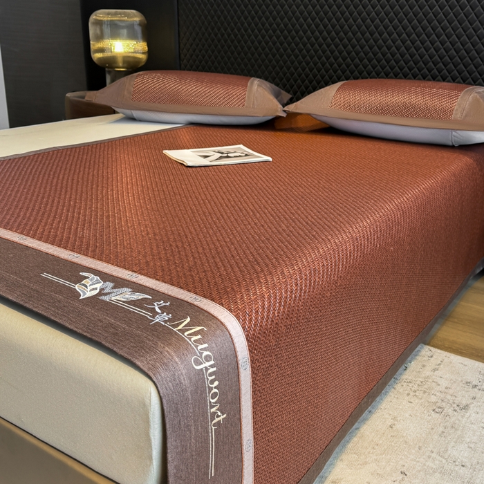 91家纺网 家纺一手货源 找家纺 鑫琪莱家纺 2026新款PE草本凉感藤席子凉席 艾草咖-床席款