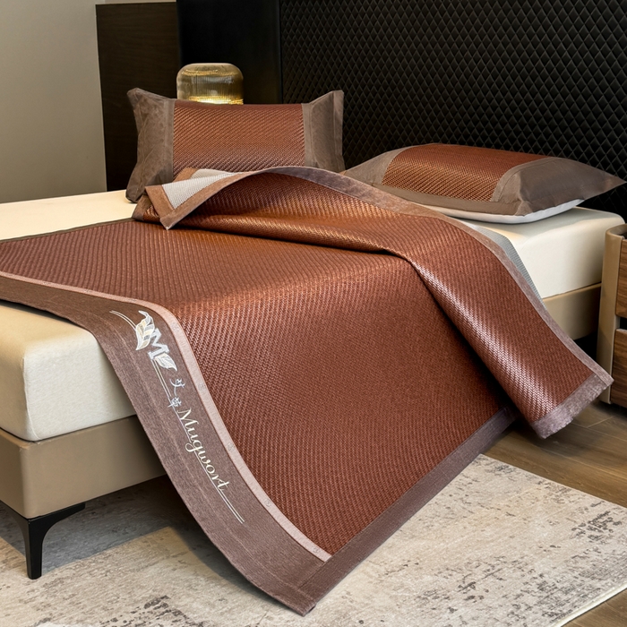 91家纺网 家纺一手货源 找家纺 鑫琪莱家纺 2026新款PE草本凉感藤席子凉席 艾草咖-床席款