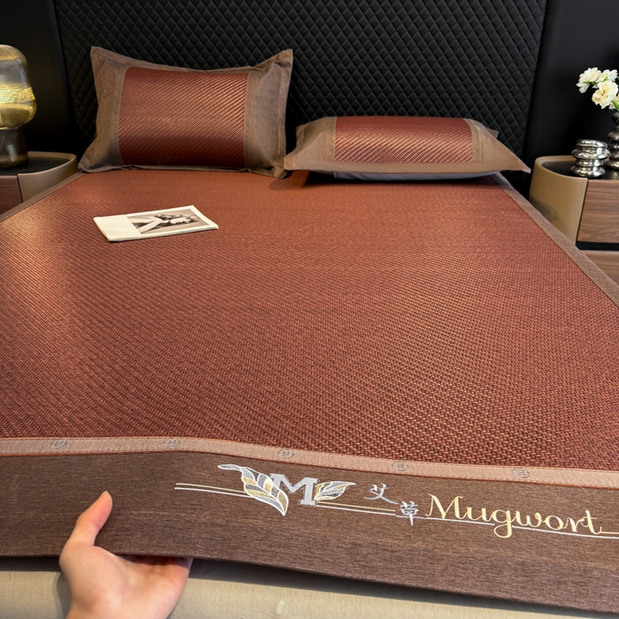 91家纺网 家纺一手货源 找家纺 鑫琪莱家纺 2026新款PE草本凉感藤席子凉席 艾草咖-床席款