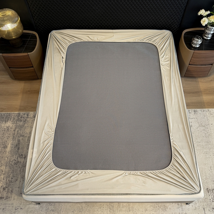 91家纺网 家纺一手货源 找家纺 鑫琪莱家纺 2026新款PE草本凉感藤席子凉席 艾草蓝-床笠款