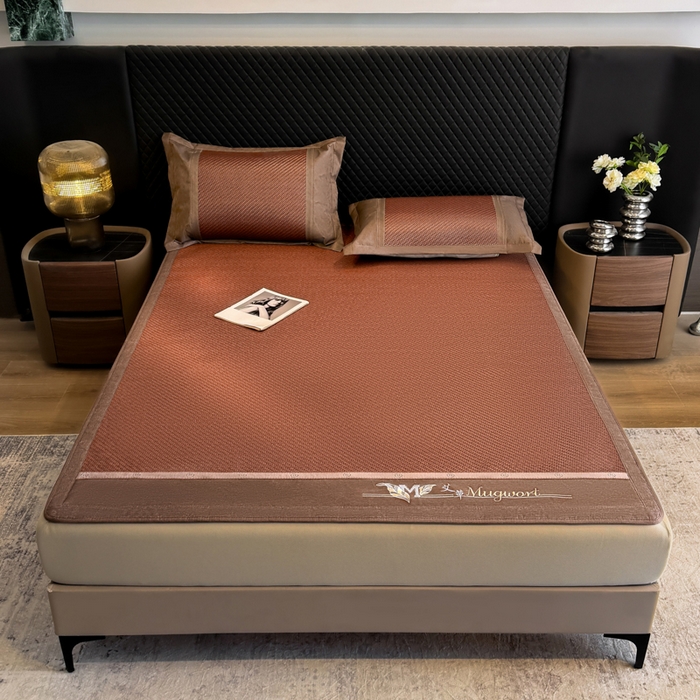 91家纺网 家纺一手货源 找家纺 鑫琪莱家纺 2026新款PE草本凉感藤席子凉席 艾草咖-床笠款