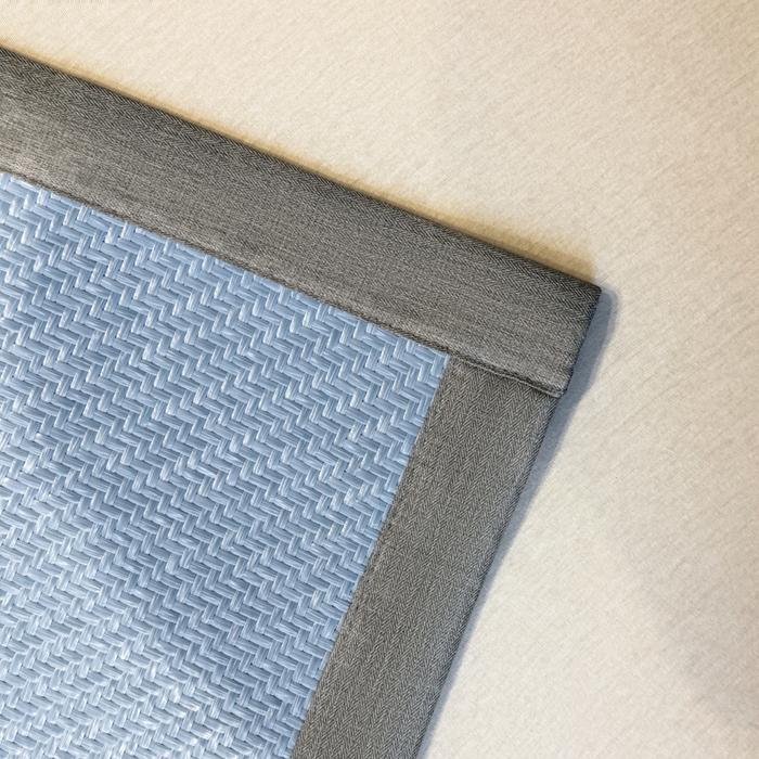 91家纺网 家纺一手货源 找家纺 鑫琪莱家纺 2026新款PE草本凉感藤席子凉席 山茶花蓝-床席款