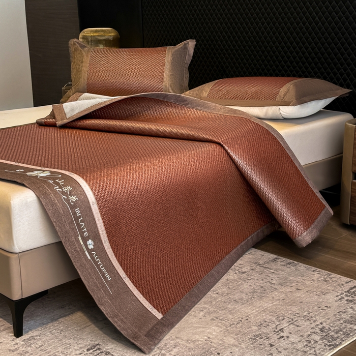 91家纺网 家纺一手货源 找家纺 鑫琪莱家纺 2026新款PE草本凉感藤席子凉席 山茶花咖-床席款