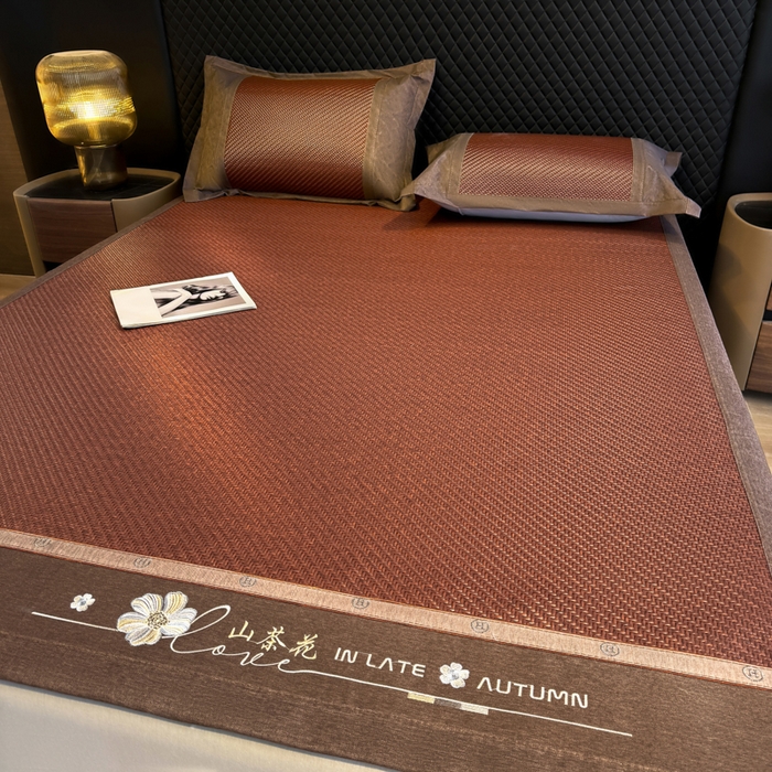 91家纺网 家纺一手货源 找家纺 鑫琪莱家纺 2026新款PE草本凉感藤席子凉席 山茶花咖-床席款