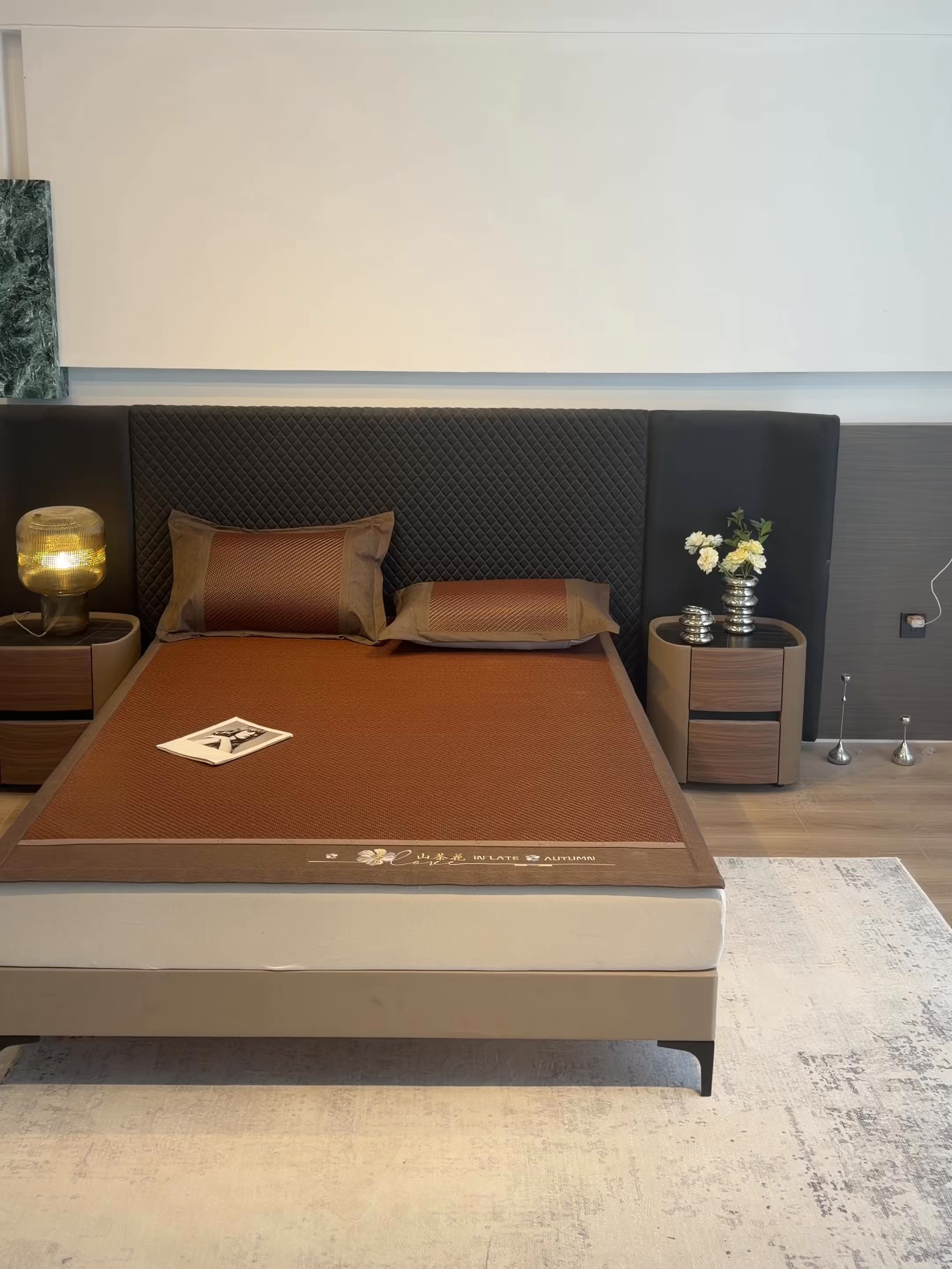 91家纺网 家纺一手货源 找家纺 鑫琪莱家纺 2026新款PE草本凉感藤席子凉席 山茶花咖-床席款