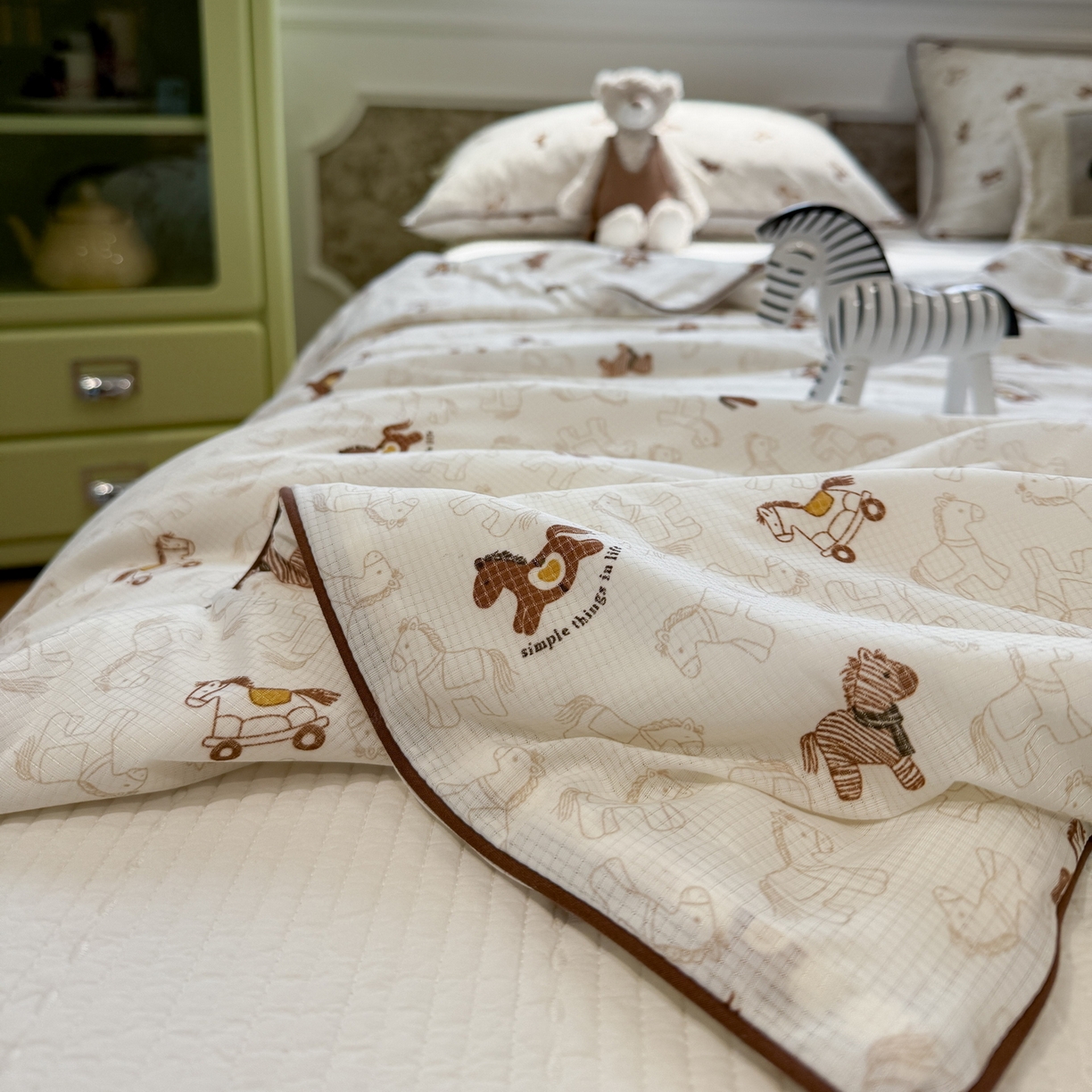 91家纺网 家纺一手货源 找家纺 羚羊语家纺 2026新款凉感丝提花夏凉被（含氨）印花冰淇淋空调被针织棉被夏被冰丝云母凉感西瓜被子被芯 旋转木马