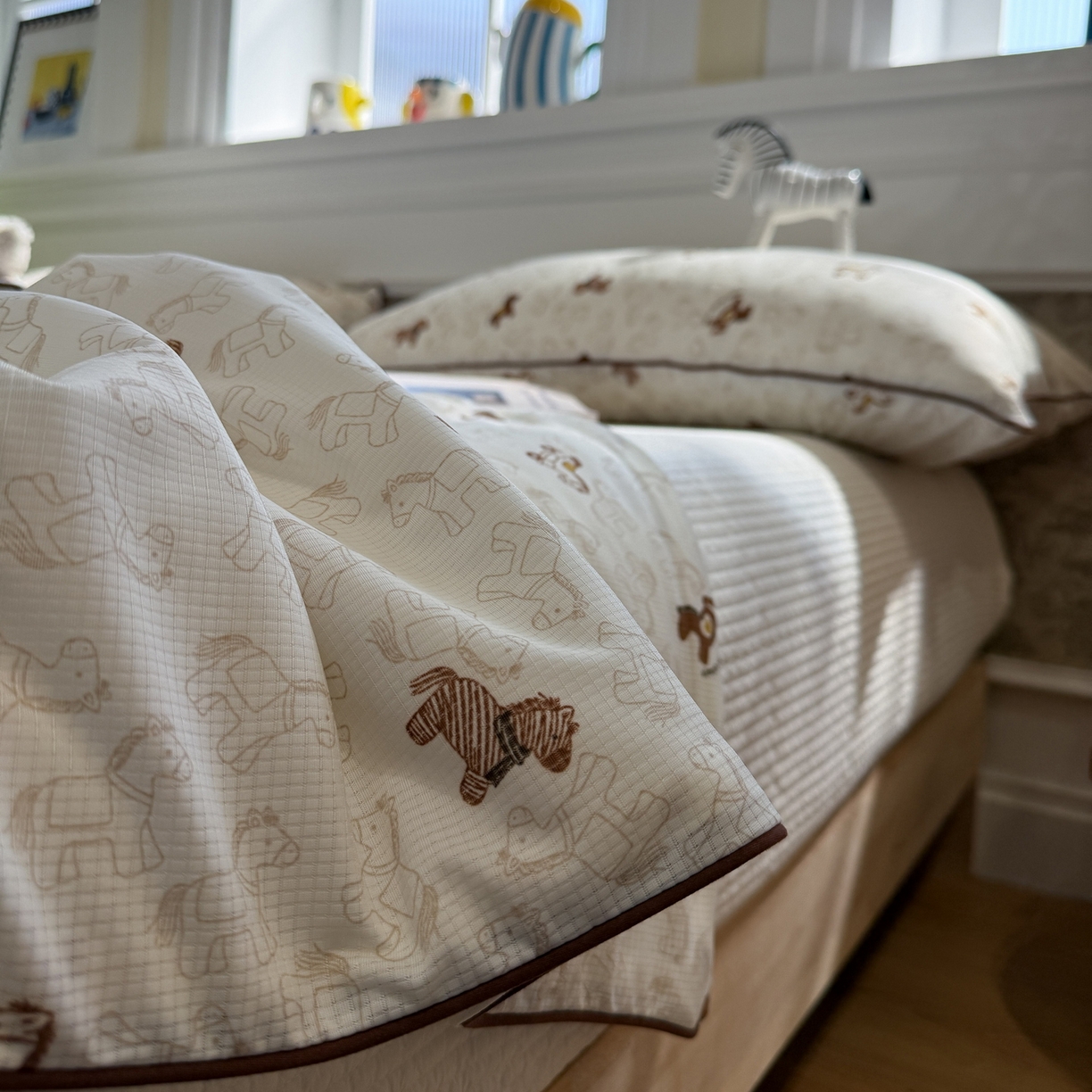 91家纺网 家纺一手货源 找家纺 羚羊语家纺 2026新款凉感丝提花夏凉被（含氨）印花冰淇淋空调被针织棉被夏被冰丝云母凉感西瓜被子被芯 旋转木马