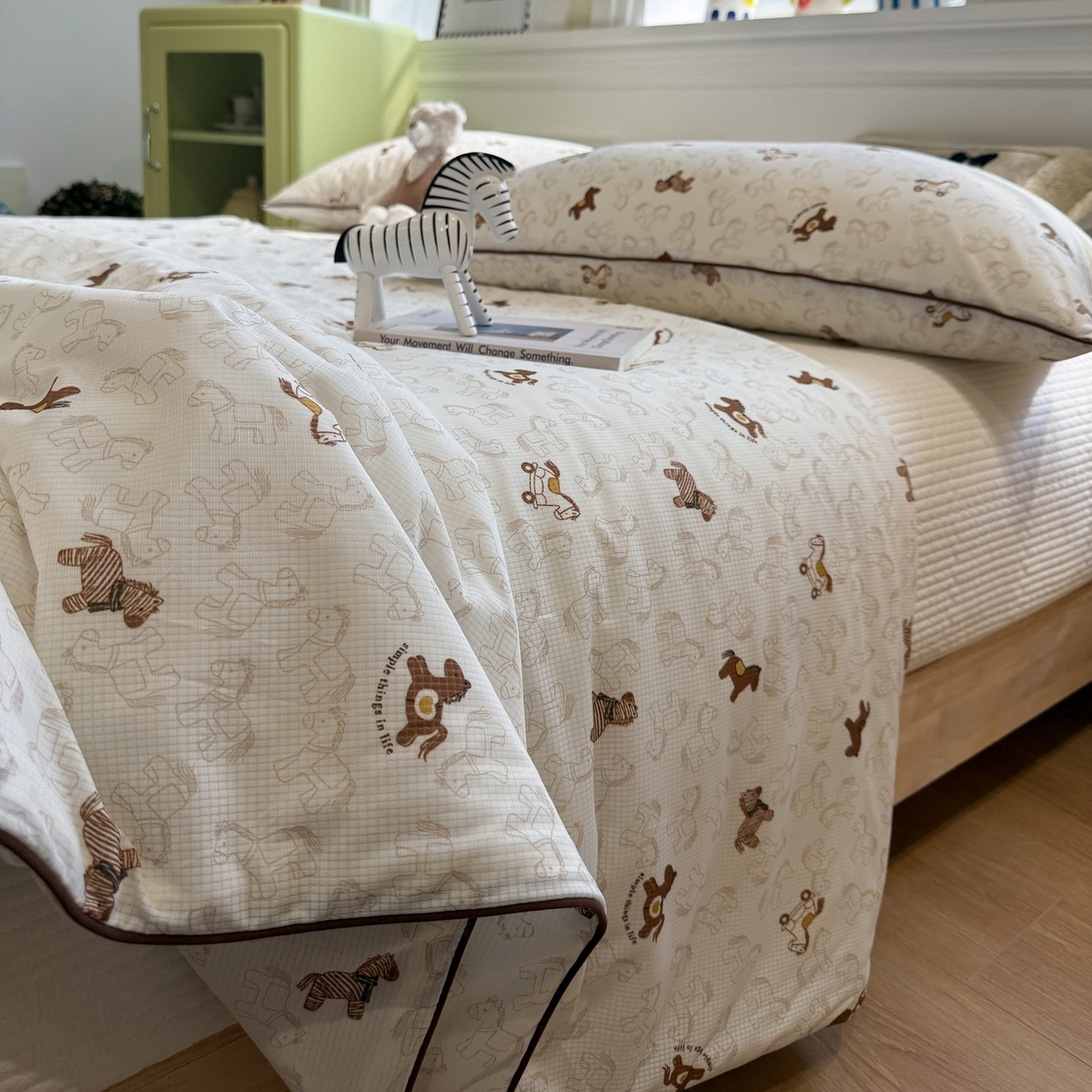 91家纺网 家纺一手货源 找家纺 羚羊语家纺 2026新款凉感丝提花夏凉被（含氨）印花冰淇淋空调被针织棉被夏被冰丝云母凉感西瓜被子被芯 旋转木马