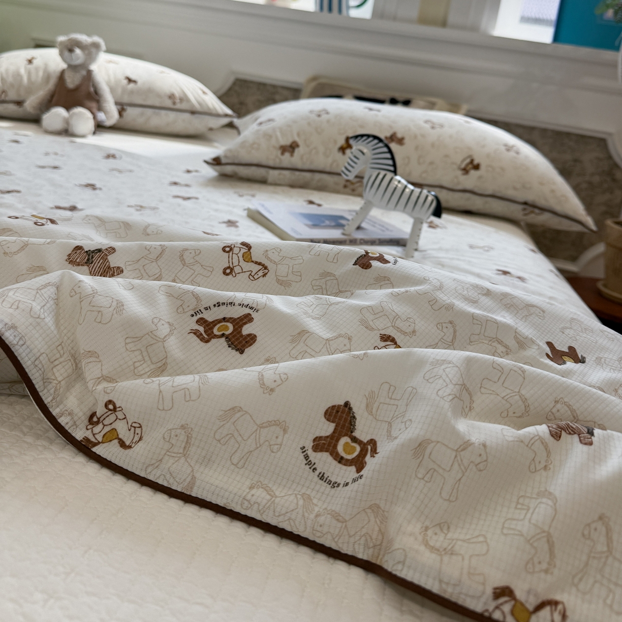 91家纺网 家纺一手货源 找家纺 羚羊语家纺 2026新款凉感丝提花夏凉被（含氨）印花冰淇淋空调被针织棉被夏被冰丝云母凉感西瓜被子被芯 旋转木马