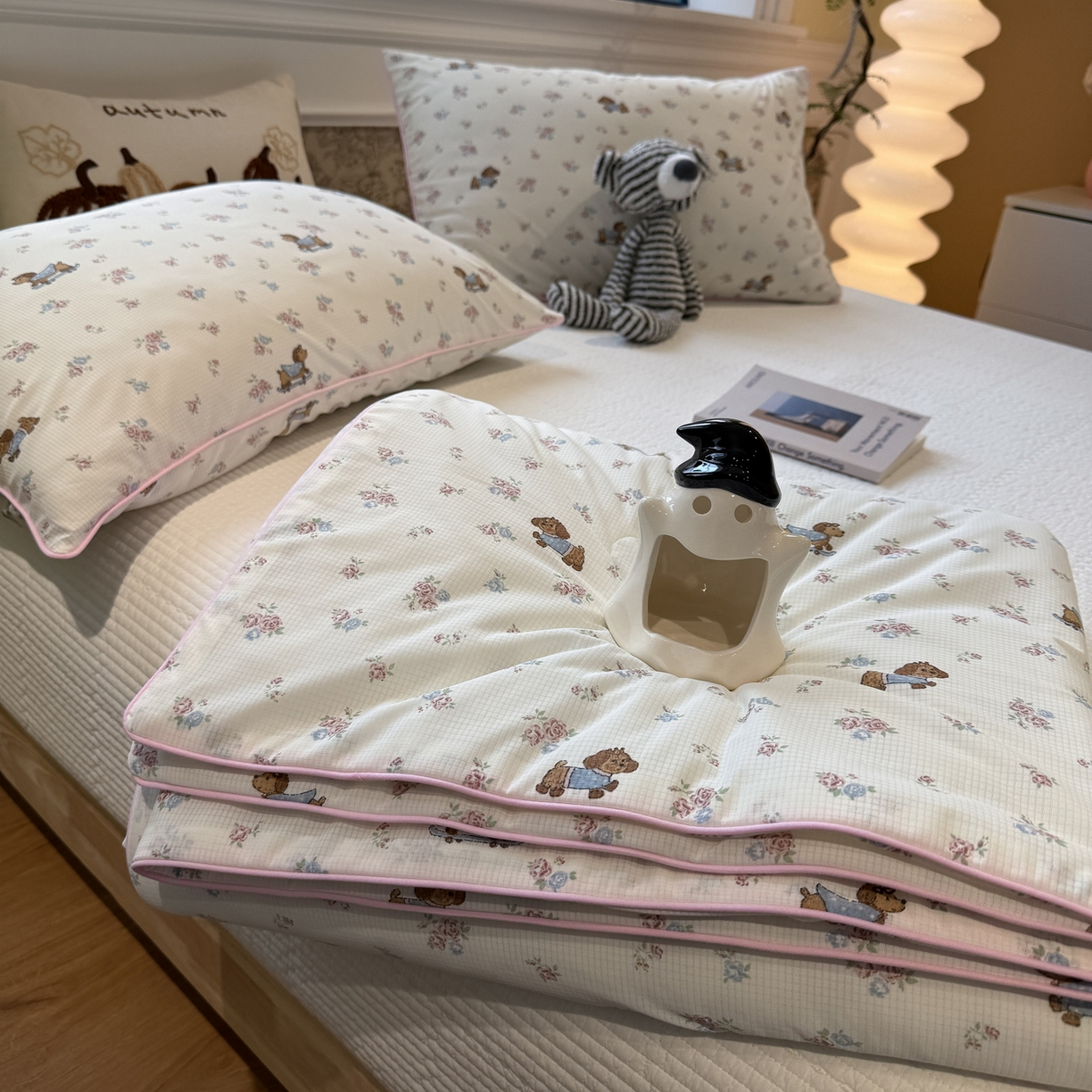 91家纺网 家纺一手货源 找家纺 羚羊语家纺 2026新款凉感丝提花夏凉被（含氨）印花冰淇淋空调被针织棉被夏被冰丝云母凉感西瓜被子被芯 腊肠小狗