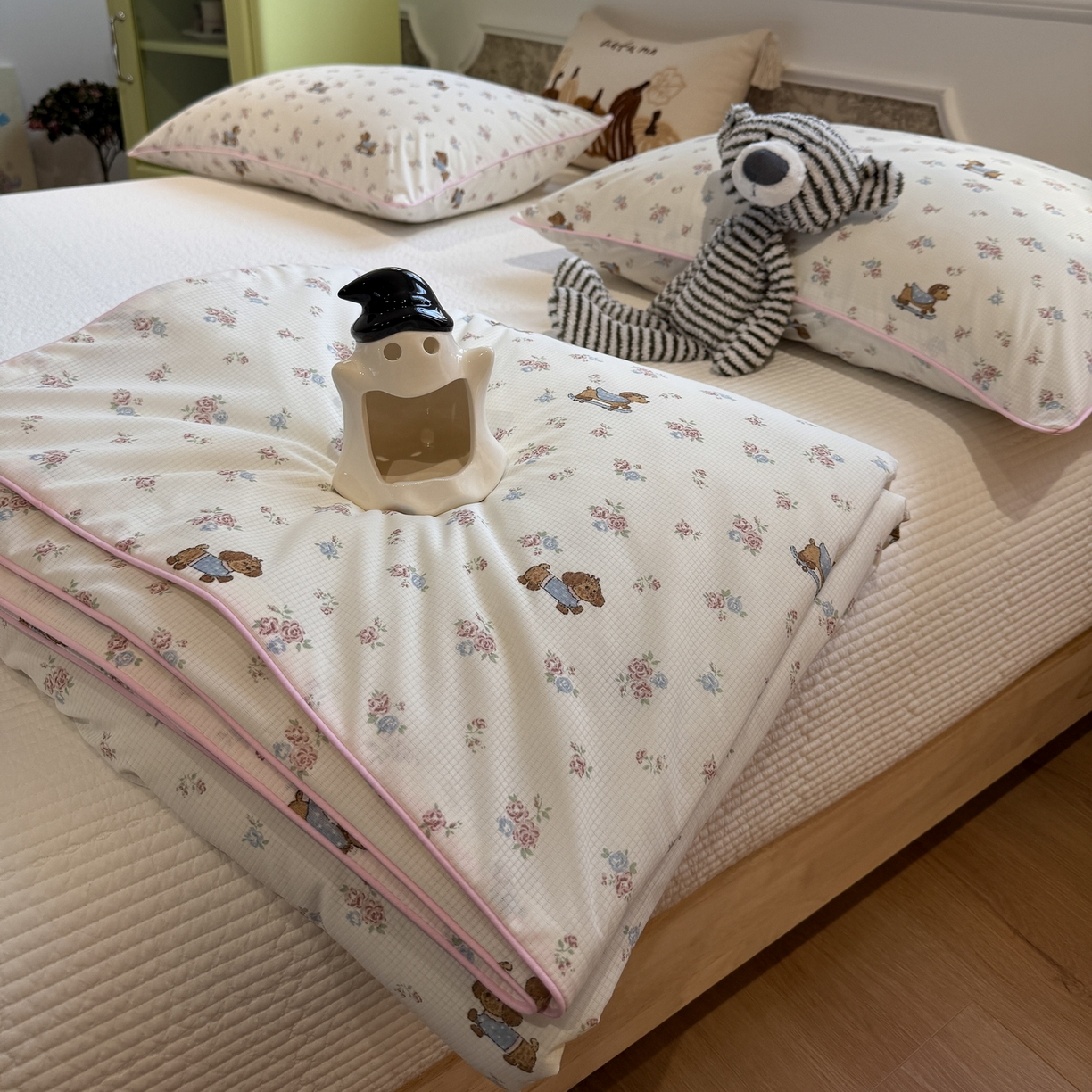 91家纺网 家纺一手货源 找家纺 羚羊语家纺 2026新款凉感丝提花夏凉被（含氨）印花冰淇淋空调被针织棉被夏被冰丝云母凉感西瓜被子被芯 腊肠小狗