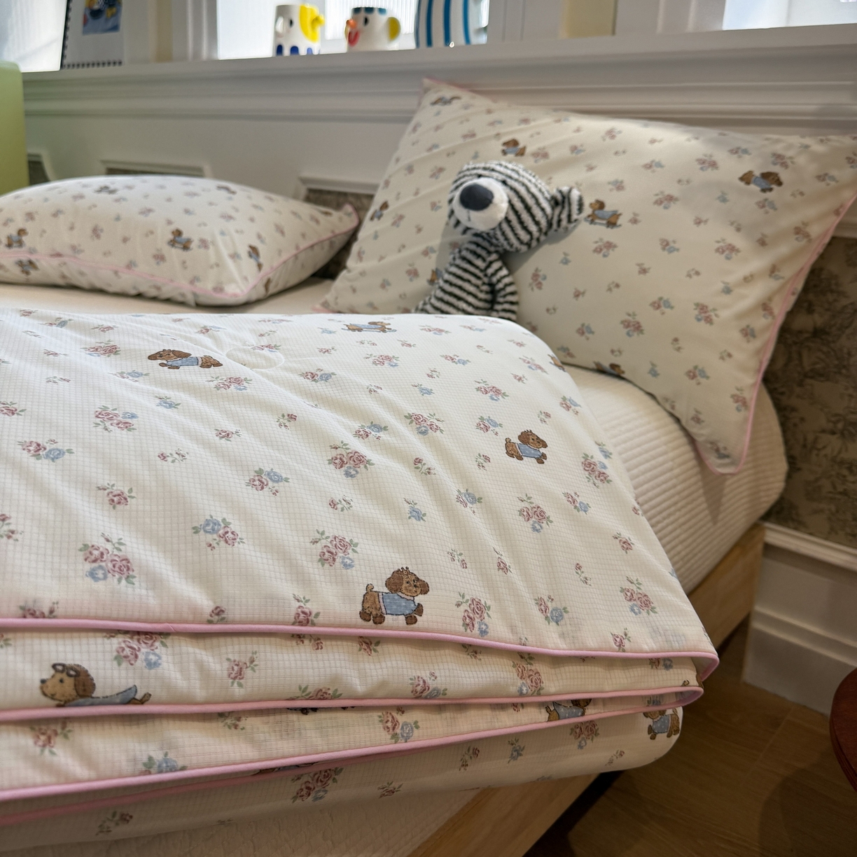 91家纺网 家纺一手货源 找家纺 羚羊语家纺 2026新款凉感丝提花夏凉被（含氨）印花冰淇淋空调被针织棉被夏被冰丝云母凉感西瓜被子被芯 腊肠小狗