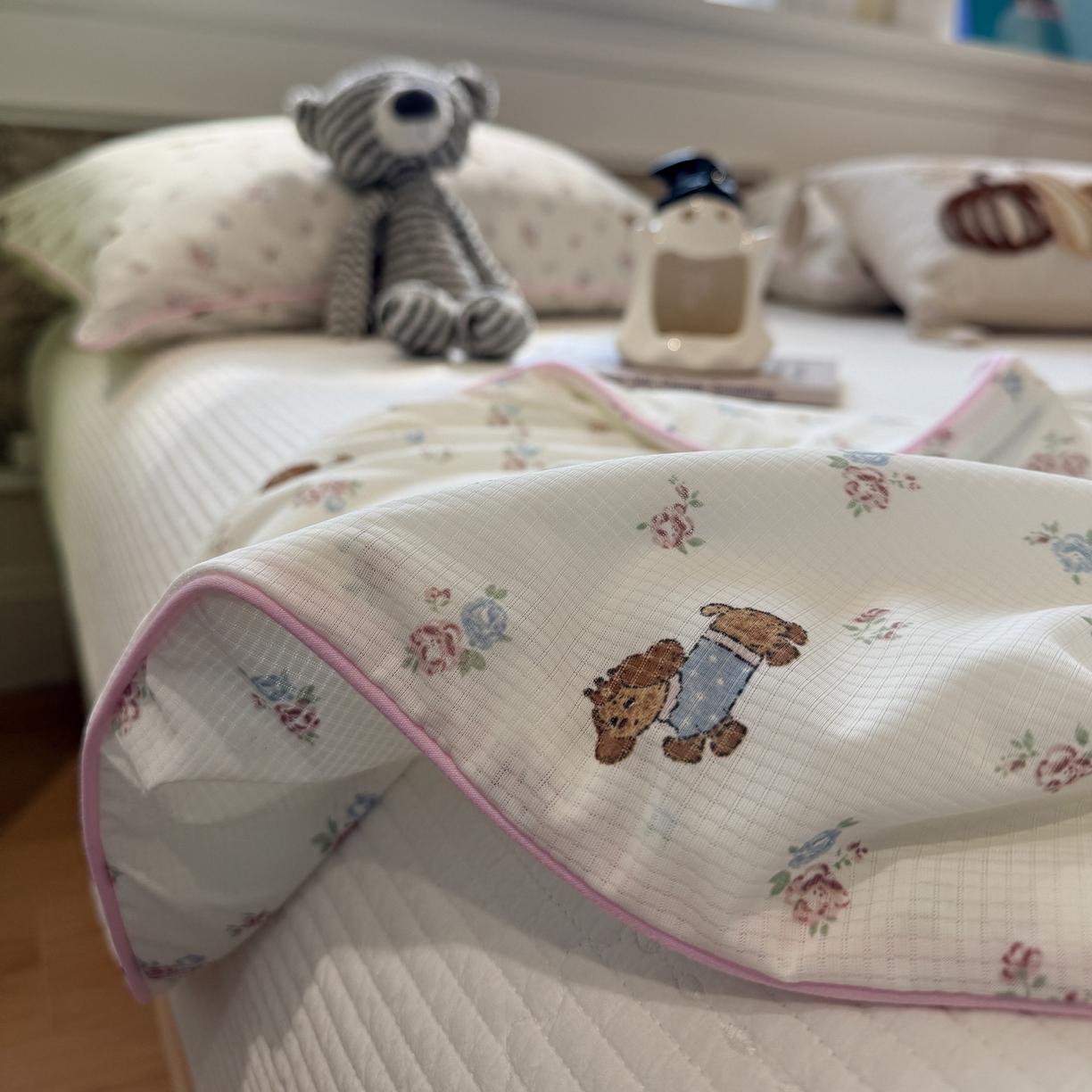 91家纺网 家纺一手货源 找家纺 羚羊语家纺 2026新款凉感丝提花夏凉被（含氨）印花冰淇淋空调被针织棉被夏被冰丝云母凉感西瓜被子被芯 腊肠小狗