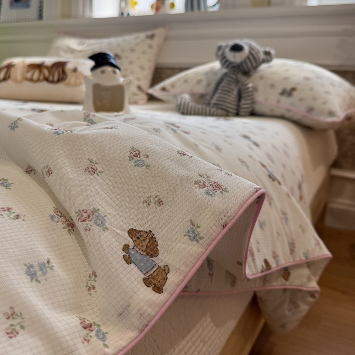 91家纺网 家纺一手货源 找家纺 羚羊语家纺 2026新款凉感丝提花夏凉被（含氨）印花冰淇淋空调被针织棉被夏被冰丝云母凉感西瓜被子被芯 腊肠小狗