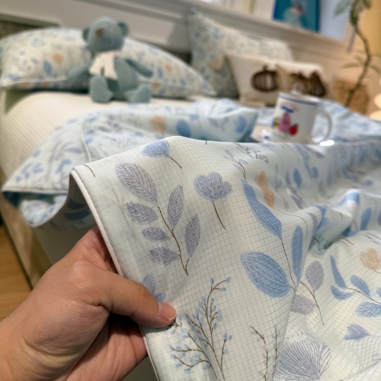 91家纺网 家纺一手货源 找家纺 羚羊语家纺 2026新款凉感丝提花夏凉被（含氨）印花冰淇淋空调被针织棉被夏被冰丝云母凉感西瓜被子被芯 浅夏