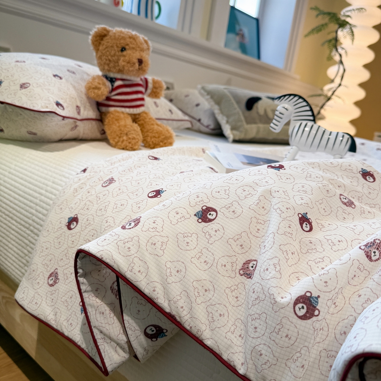 91家纺网 家纺一手货源 找家纺 羚羊语家纺 2026新款凉感丝提花夏凉被（含氨）印花冰淇淋空调被针织棉被夏被冰丝云母凉感西瓜被子被芯 甜憩熊