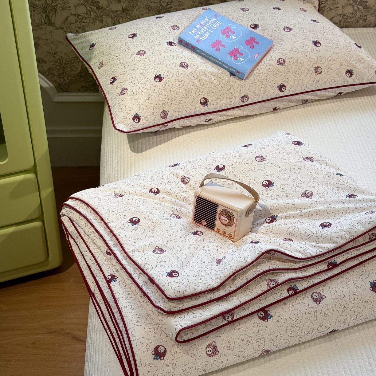 91家纺网 家纺一手货源 找家纺 羚羊语家纺 2026新款凉感丝提花夏凉被（含氨）印花冰淇淋空调被针织棉被夏被冰丝云母凉感西瓜被子被芯 甜憩熊