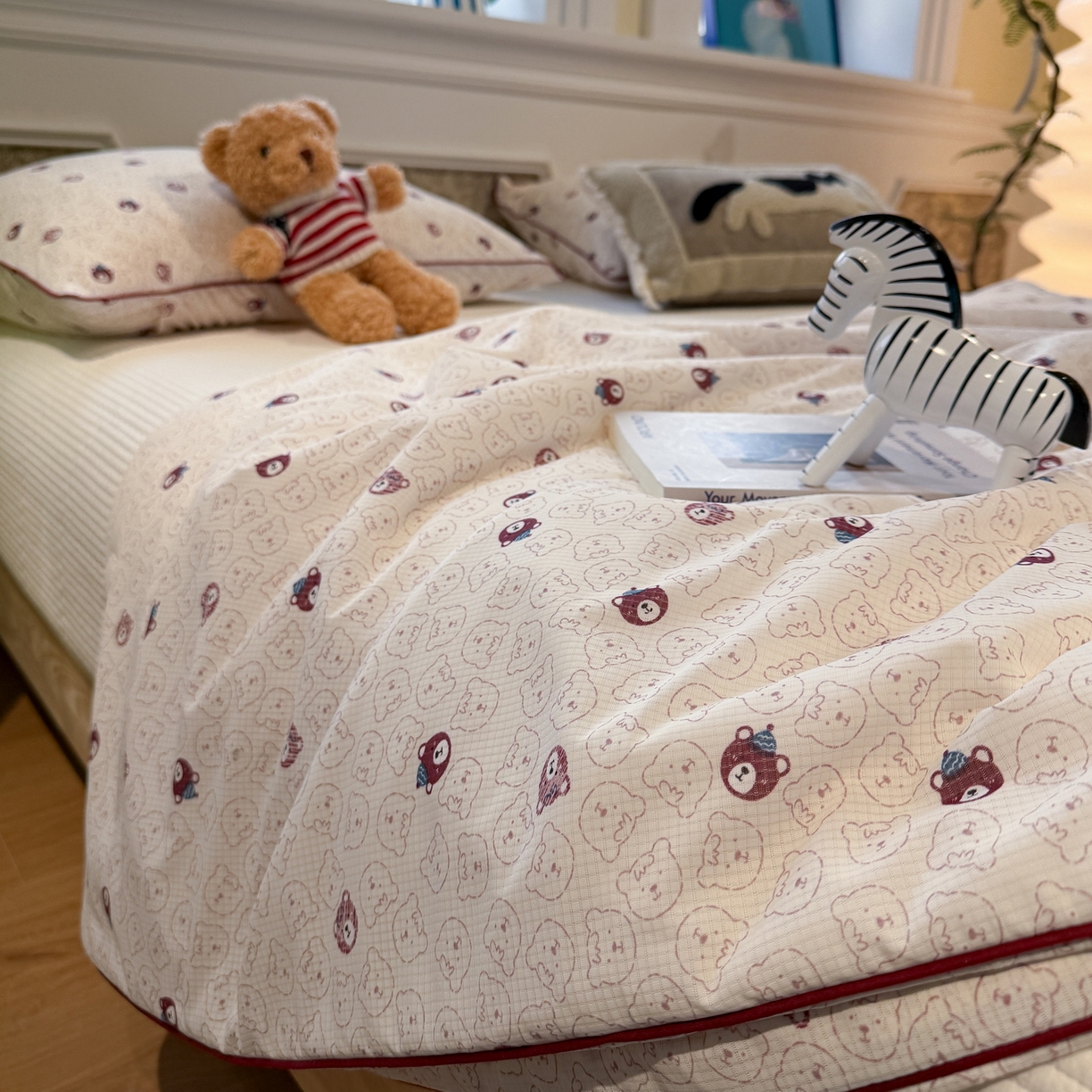 91家纺网 家纺一手货源 找家纺 羚羊语家纺 2026新款凉感丝提花夏凉被（含氨）印花冰淇淋空调被针织棉被夏被冰丝云母凉感西瓜被子被芯 甜憩熊