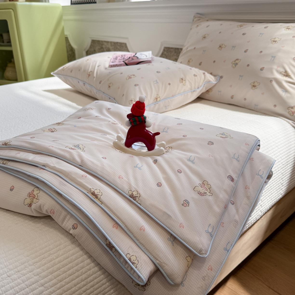 91家纺网 家纺一手货源 找家纺 羚羊语家纺 2026新款凉感丝提花夏凉被（含氨）印花冰淇淋空调被针织棉被夏被冰丝云母凉感西瓜被子被芯 汪星人