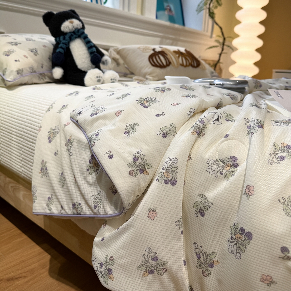 91家纺网 家纺一手货源 找家纺 羚羊语家纺 2026新款凉感丝提花夏凉被（含氨）印花冰淇淋空调被针织棉被夏被冰丝云母凉感西瓜被子被芯 西仔狗狗