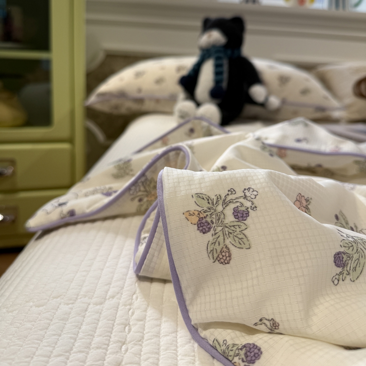 91家纺网 家纺一手货源 找家纺 羚羊语家纺 2026新款凉感丝提花夏凉被（含氨）印花冰淇淋空调被针织棉被夏被冰丝云母凉感西瓜被子被芯 西仔狗狗