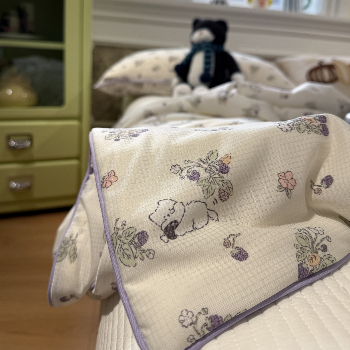 91家纺网 家纺一手货源 找家纺 羚羊语家纺 2026新款凉感丝提花夏凉被（含氨）印花冰淇淋空调被针织棉被夏被冰丝云母凉感西瓜被子被芯 西仔狗狗