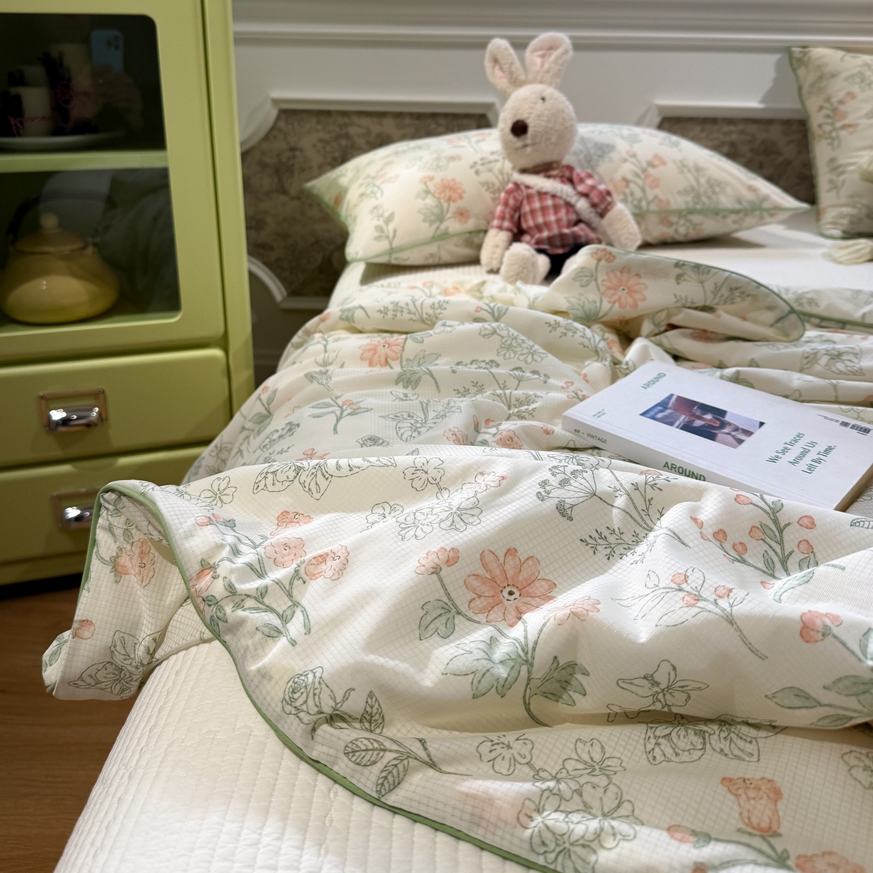 91家纺网 家纺一手货源 找家纺 羚羊语家纺 2026新款凉感丝提花夏凉被（含氨）印花冰淇淋空调被针织棉被夏被冰丝云母凉感西瓜被子被芯 闲庭花叙