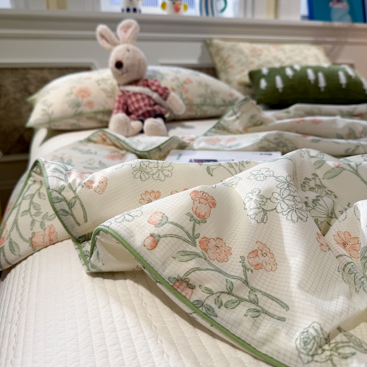 91家纺网 家纺一手货源 找家纺 羚羊语家纺 2026新款凉感丝提花夏凉被（含氨）印花冰淇淋空调被针织棉被夏被冰丝云母凉感西瓜被子被芯 闲庭花叙