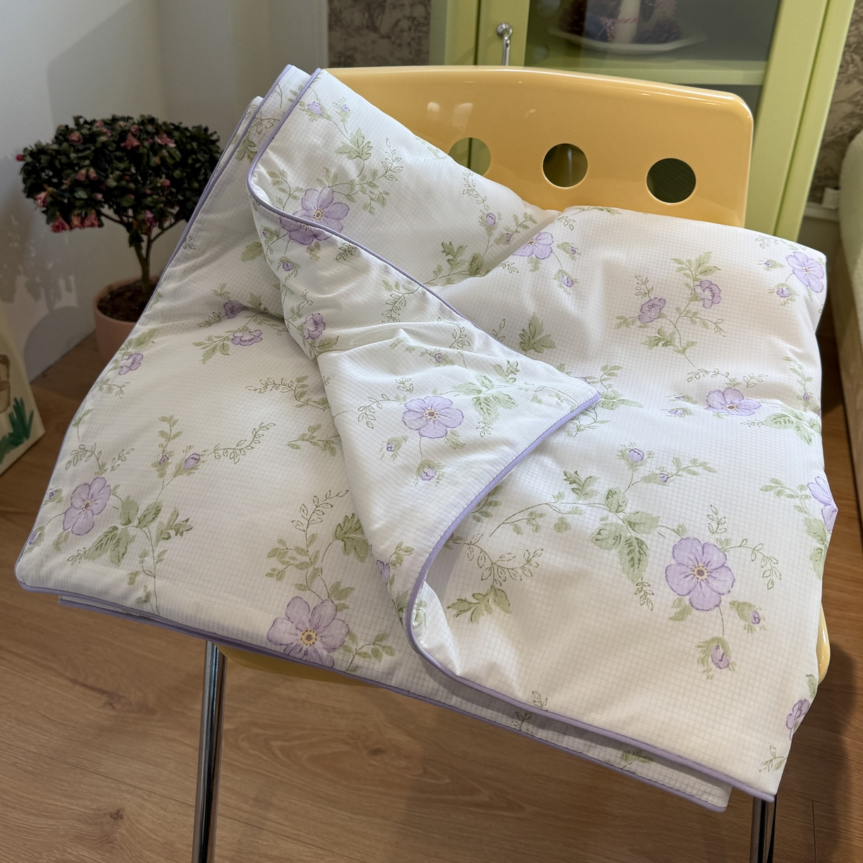 91家纺网 家纺一手货源 找家纺 羚羊语家纺 2026新款凉感丝提花夏凉被（含氨）印花冰淇淋空调被针织棉被夏被冰丝云母凉感西瓜被子被芯 紫藤初绽