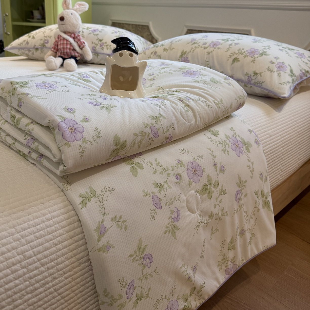 91家纺网 家纺一手货源 找家纺 羚羊语家纺 2026新款凉感丝提花夏凉被（含氨）印花冰淇淋空调被针织棉被夏被冰丝云母凉感西瓜被子被芯 紫藤初绽