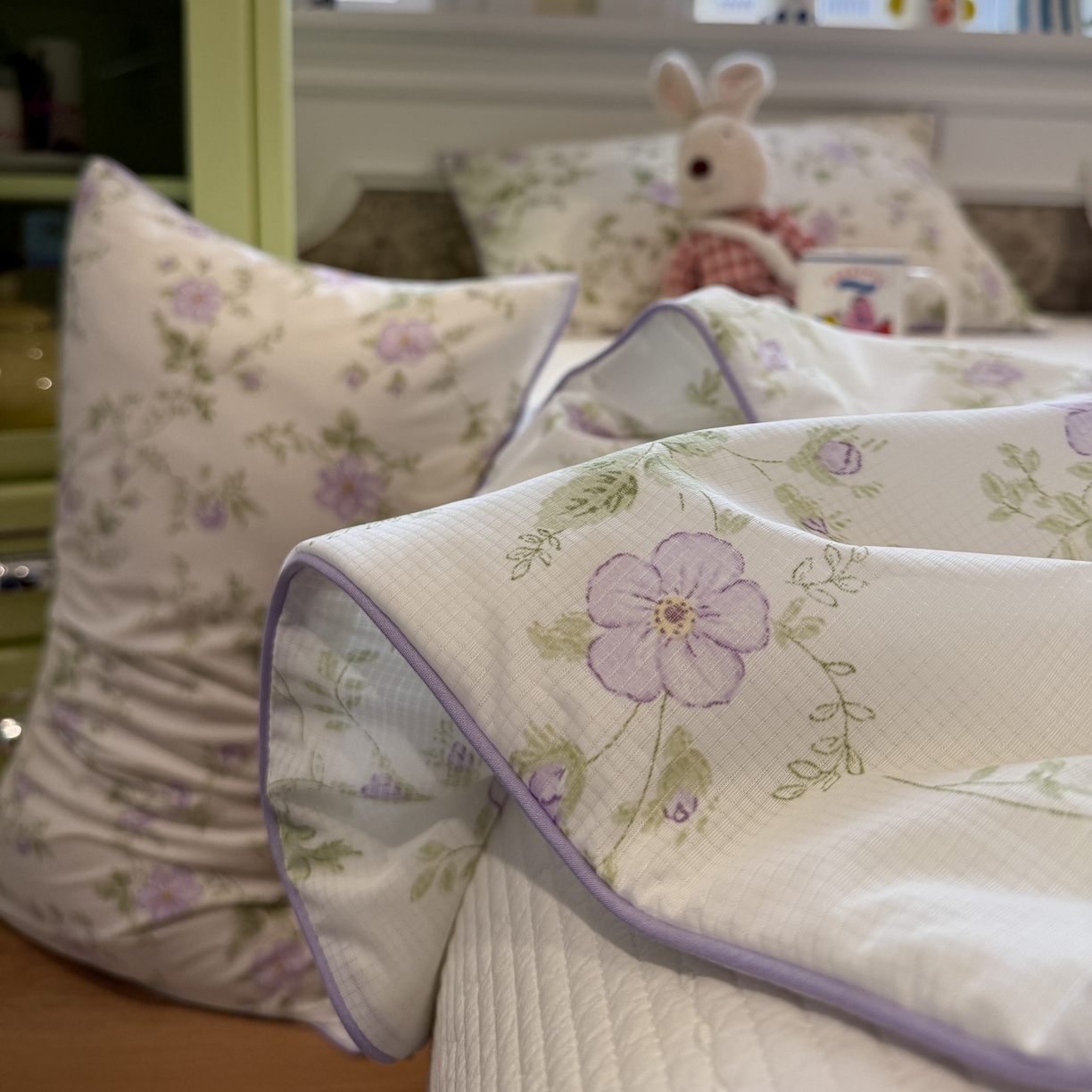 91家纺网 家纺一手货源 找家纺 羚羊语家纺 2026新款凉感丝提花夏凉被（含氨）印花冰淇淋空调被针织棉被夏被冰丝云母凉感西瓜被子被芯 紫藤初绽