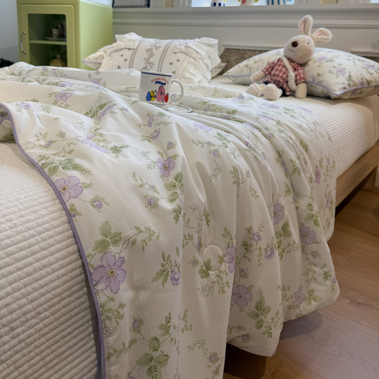 91家纺网 家纺一手货源 找家纺 羚羊语家纺 2026新款凉感丝提花夏凉被（含氨）印花冰淇淋空调被针织棉被夏被冰丝云母凉感西瓜被子被芯 紫藤初绽