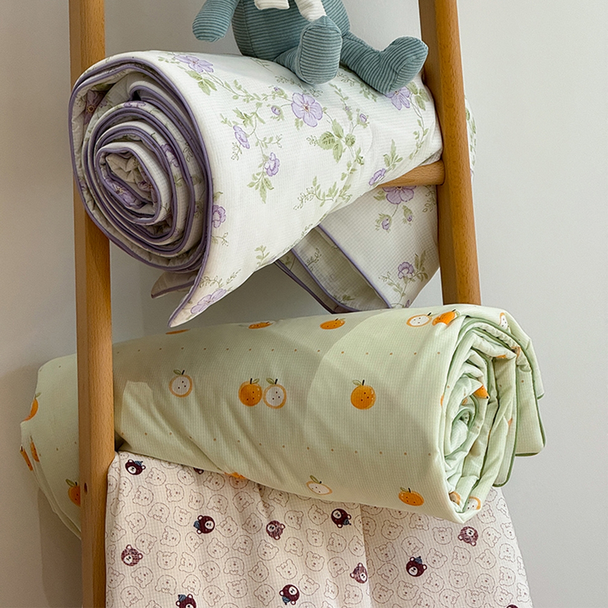 91家纺网 家纺一手货源 找家纺 羚羊语家纺 2026新款凉感丝提花夏凉被（含氨）印花冰淇淋空调被针织棉被夏被冰丝云母凉感西瓜被子被芯 组合图