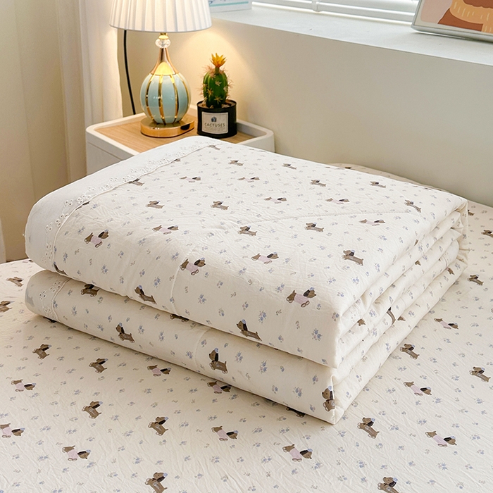 91家纺网 家纺一手货源 找家纺 欧夏家纺 2026新款蕾丝花边款夏被包边夏凉被空调被夏季薄被子直播供货跨境外贸 腊肠狗