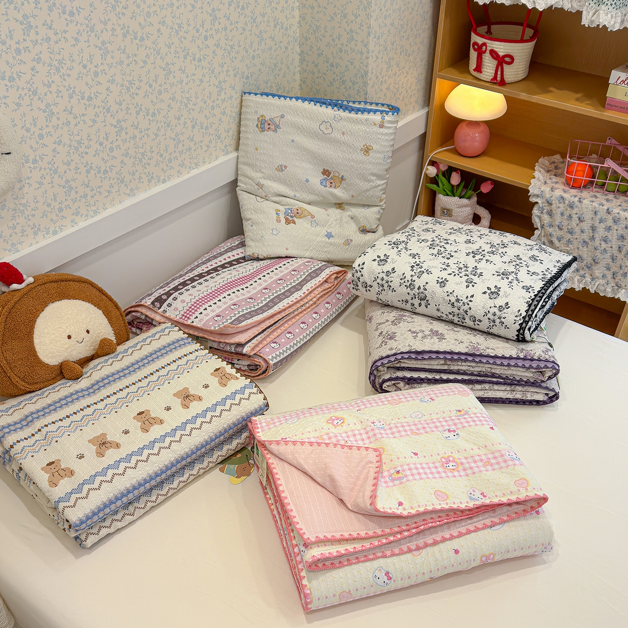 91家纺网 家纺一手货源 找家纺 （总）赫梵茜 2026新款泡芙双层纱三角绣夏被四件套