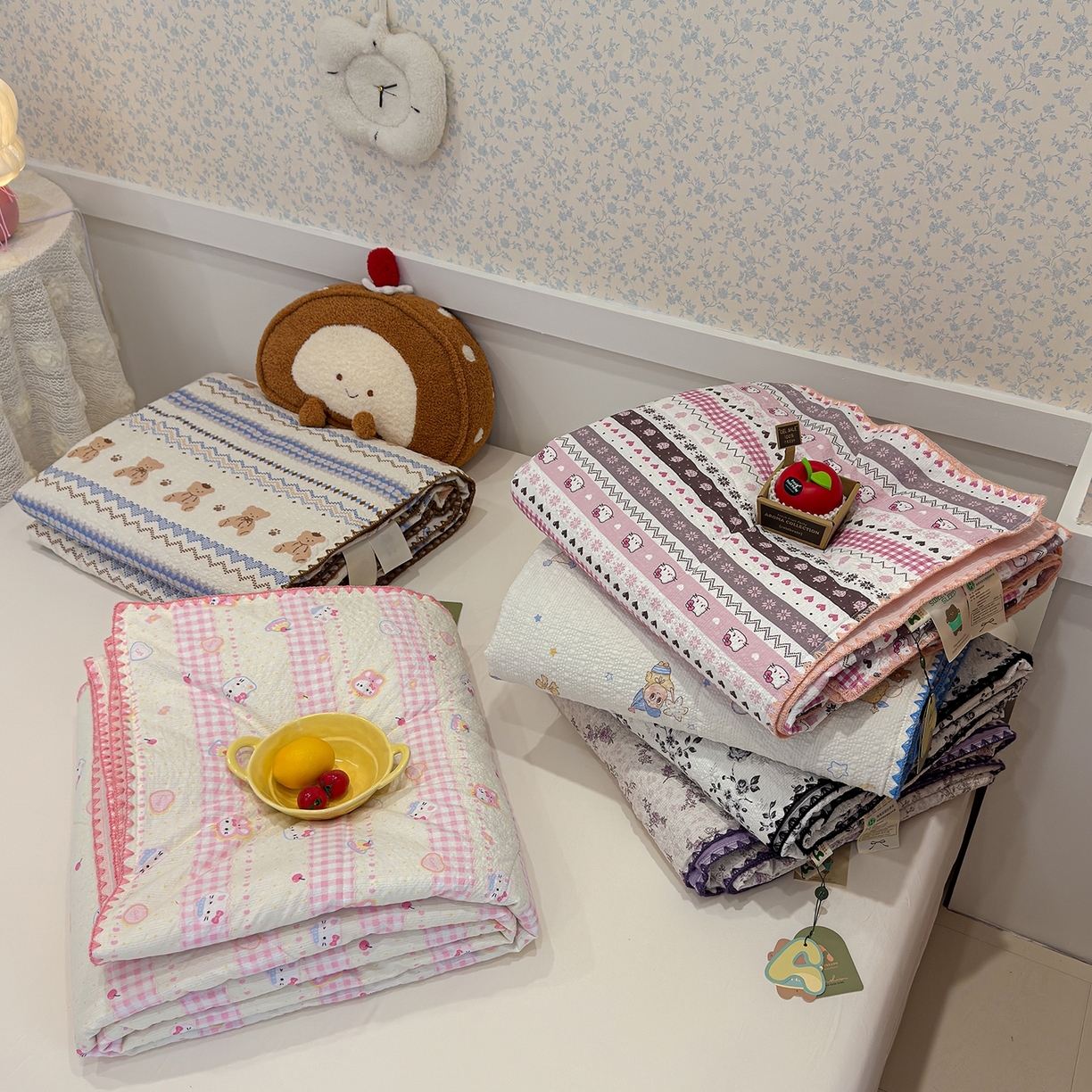 91家纺网 家纺一手货源 找家纺 （总）赫梵茜 2026新款泡芙双层纱三角绣夏被四件套