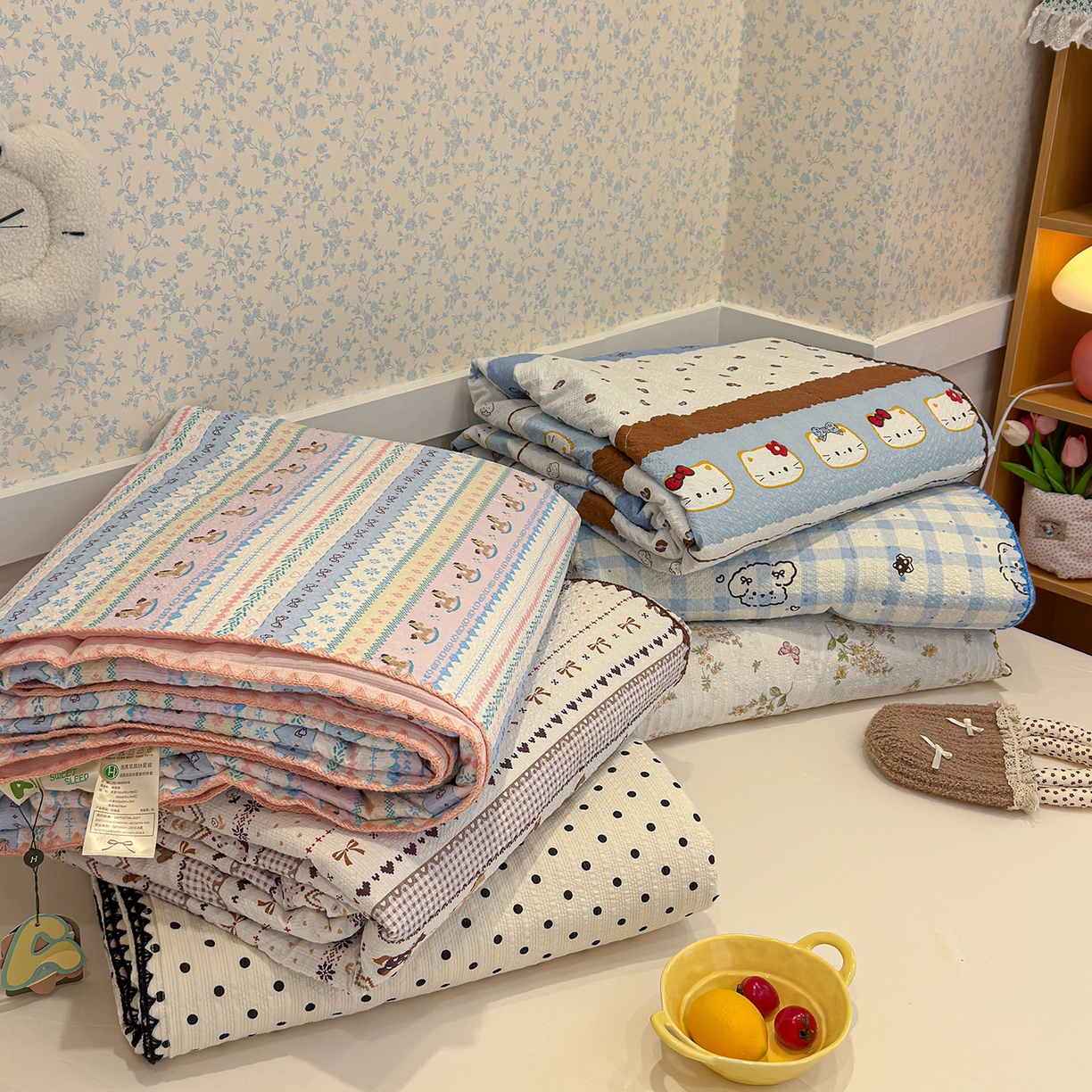 91家纺网 家纺一手货源 找家纺 （总）赫梵茜 2026新款泡芙双层纱三角绣夏被四件套