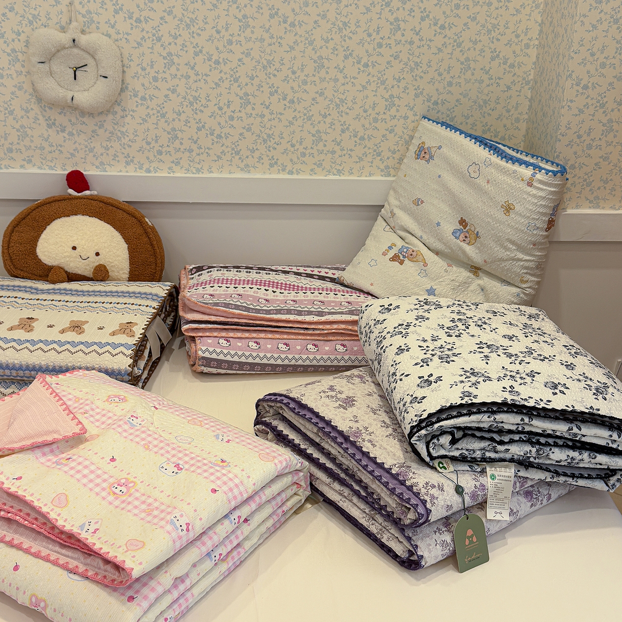 91家纺网 家纺一手货源 找家纺 （总）赫梵茜 2026新款泡芙双层纱三角绣夏被四件套