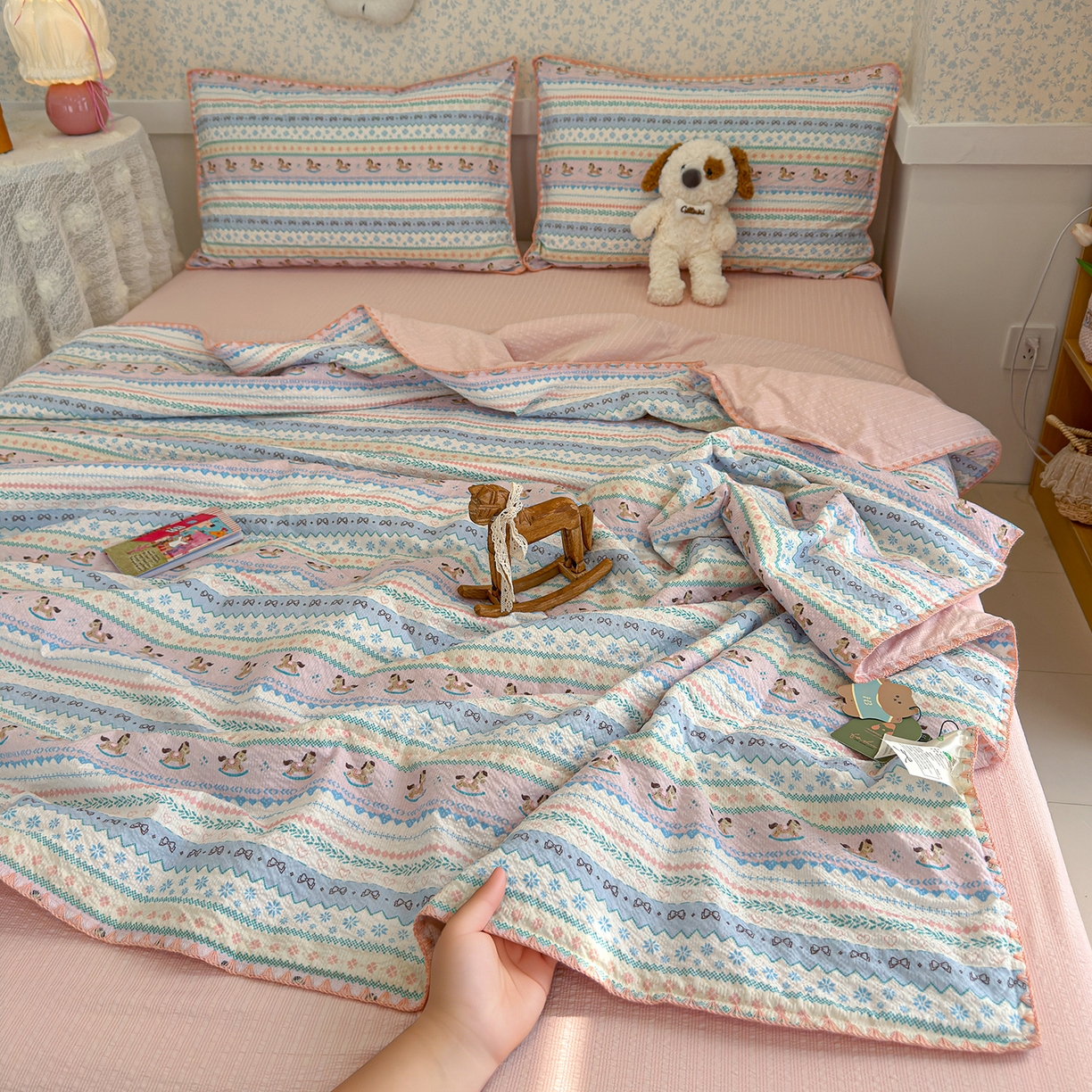 91家纺网 家纺一手货源 找家纺 （总）赫梵茜 2026新款泡芙双层纱三角绣夏被四件套