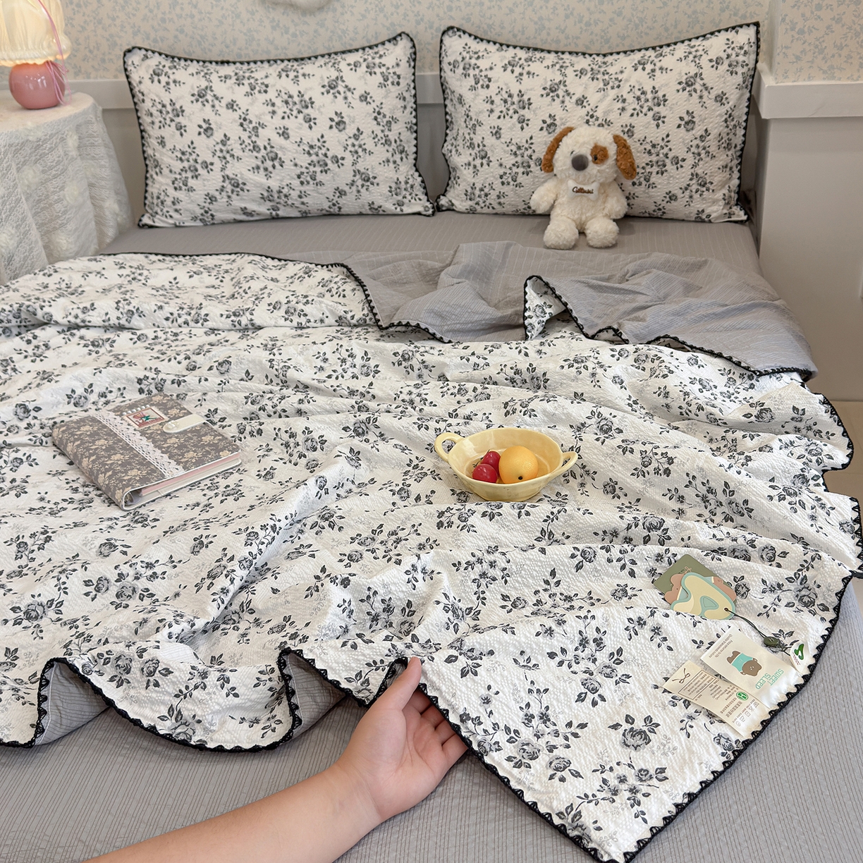 91家纺网 家纺一手货源 找家纺 （总）赫梵茜 2026新款泡芙双层纱三角绣夏被四件套