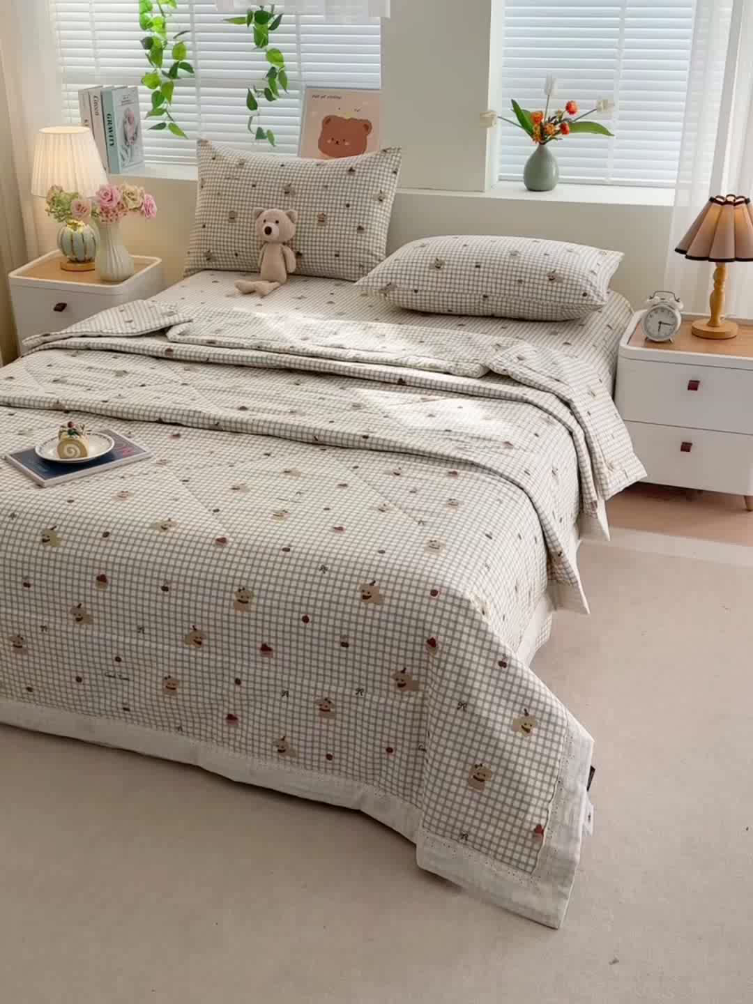 91家纺网 家纺一手货源 找家纺 欧夏家纺 2026新款蕾丝花边款夏被包边夏凉被空调被夏季薄被子直播供货跨境外贸 波波熊