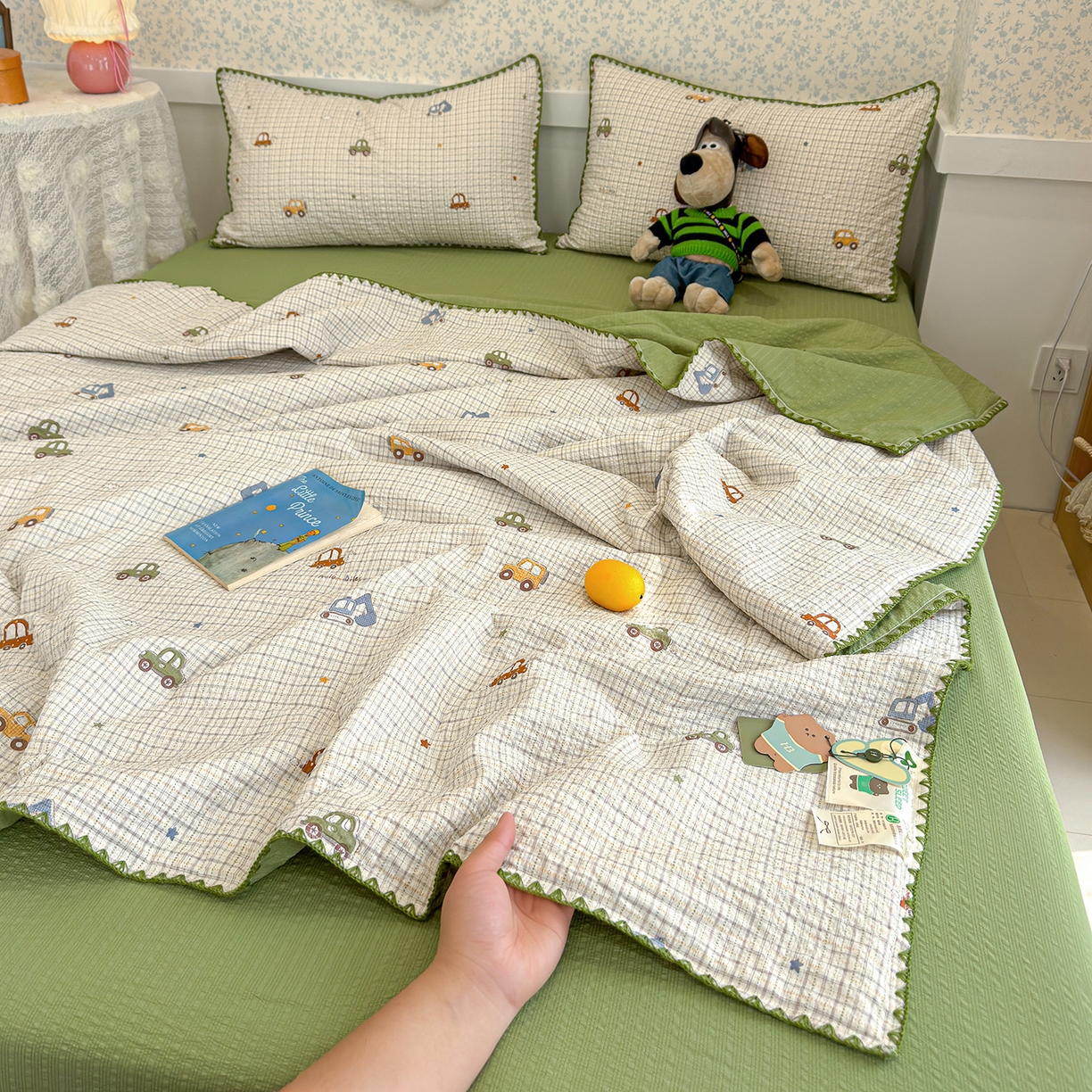 91家纺网 家纺一手货源 找家纺 赫梵茜 2026新款泡芙双层纱三角绣夏被四件套 小汽车