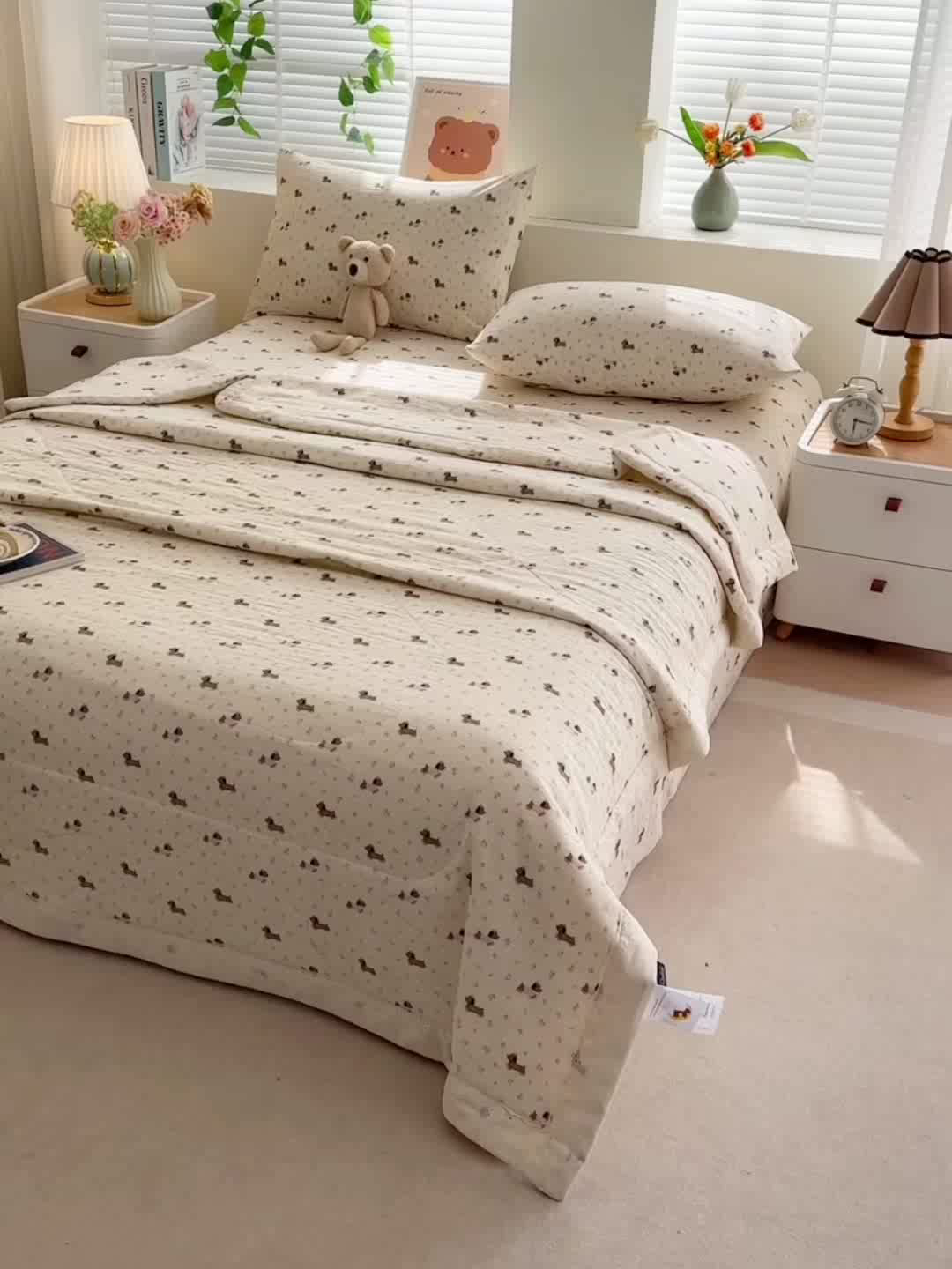 91家纺网 家纺一手货源 找家纺 欧夏家纺 2026新款蕾丝花边款夏被包边夏凉被空调被夏季薄被子直播供货跨境外贸 腊肠狗